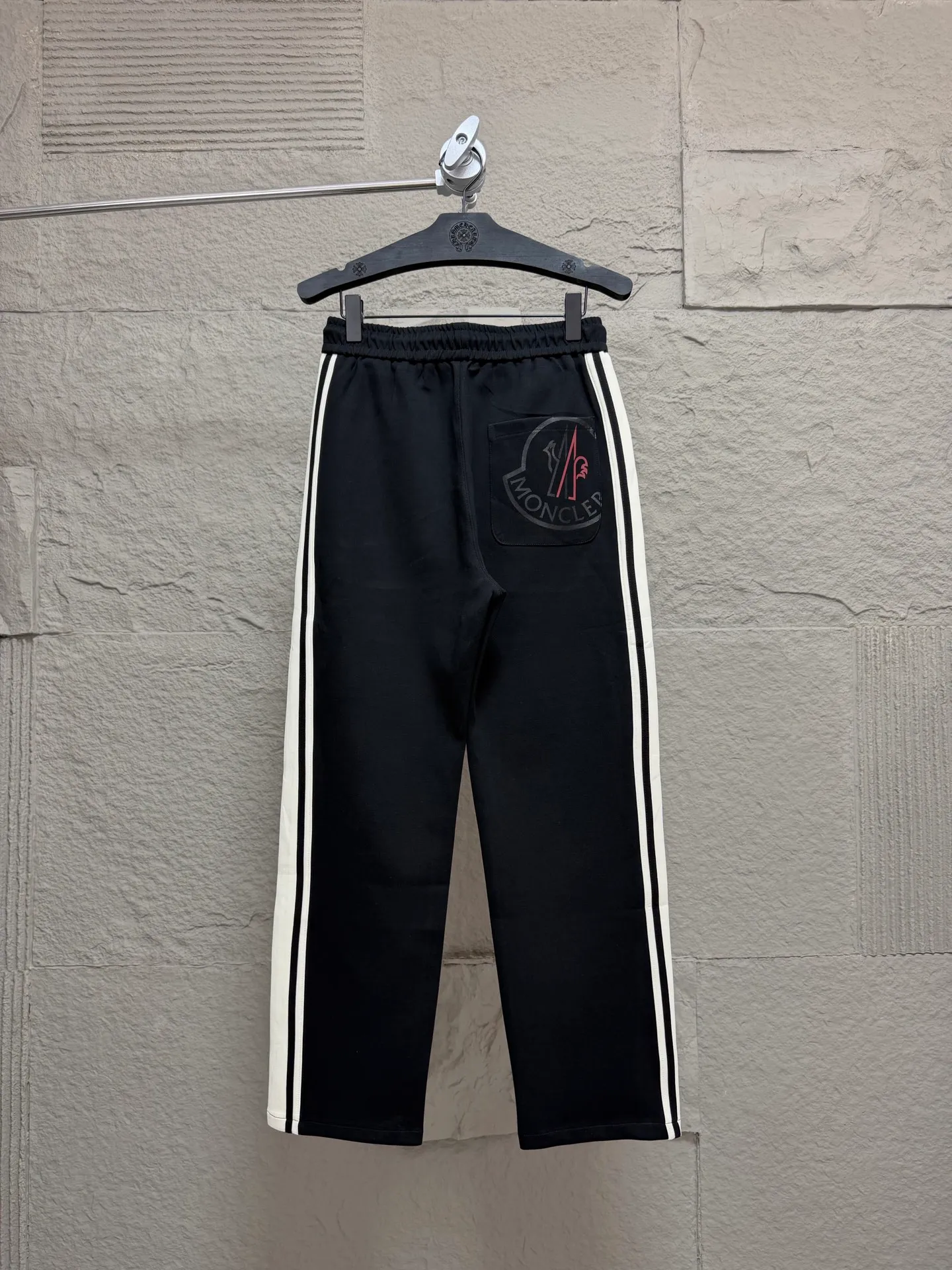 Moncler 2026ss ● ： ， ， ，Breathable ， 。 ● ： ，Retro ； ， ， ， 。 ● ： M ， ； Moncler Classic ， 。 ● ： ， ， ， 。 ● ： 、 、 ， 、T 、 ， 。，🧱 。 SIZE：M L XL XXL XXXL